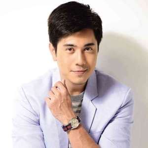 paulo avelino height in feet
